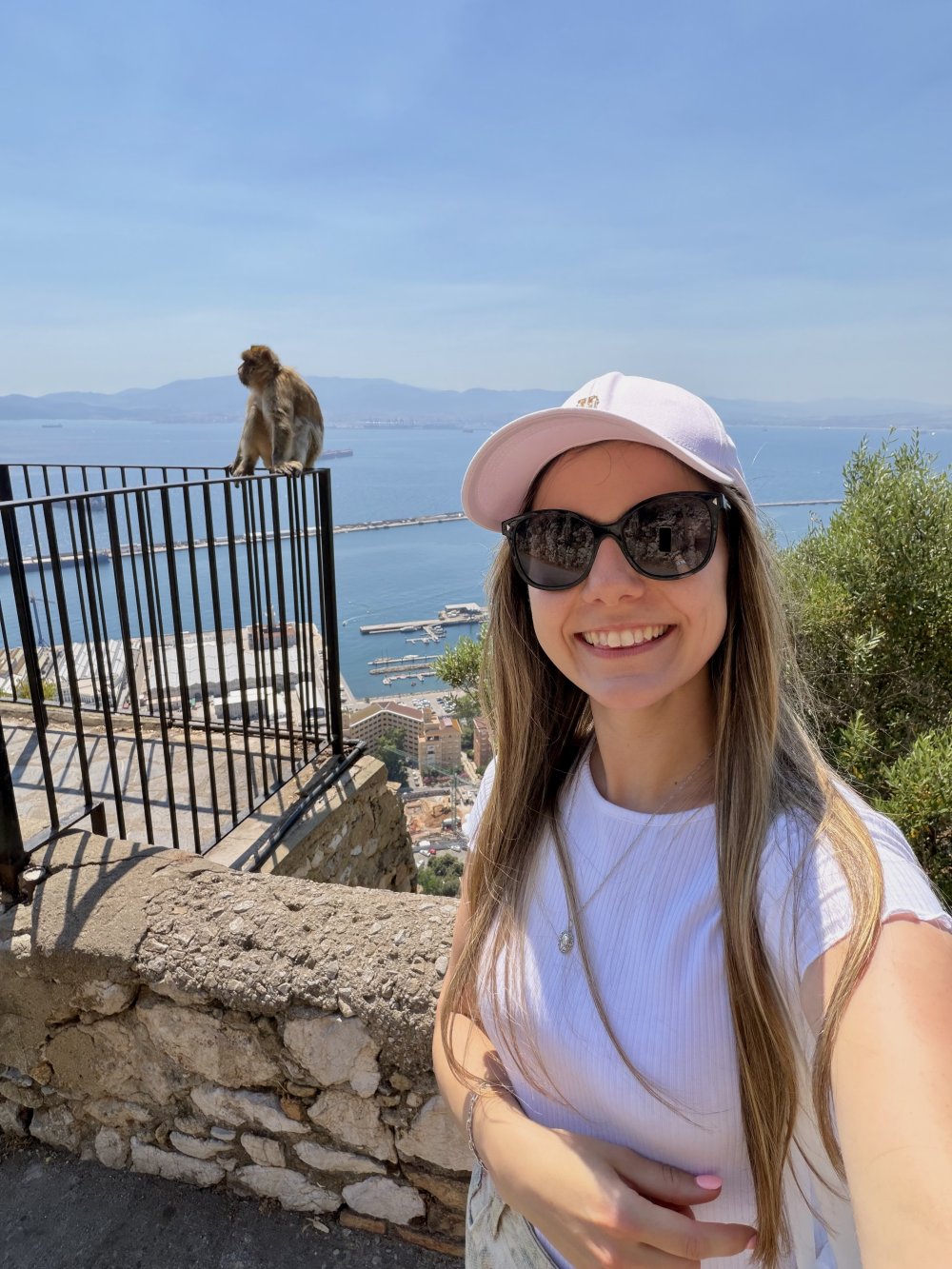 Gibraltar-monkey-selfie