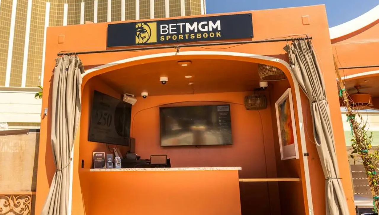 BetMGM poolside