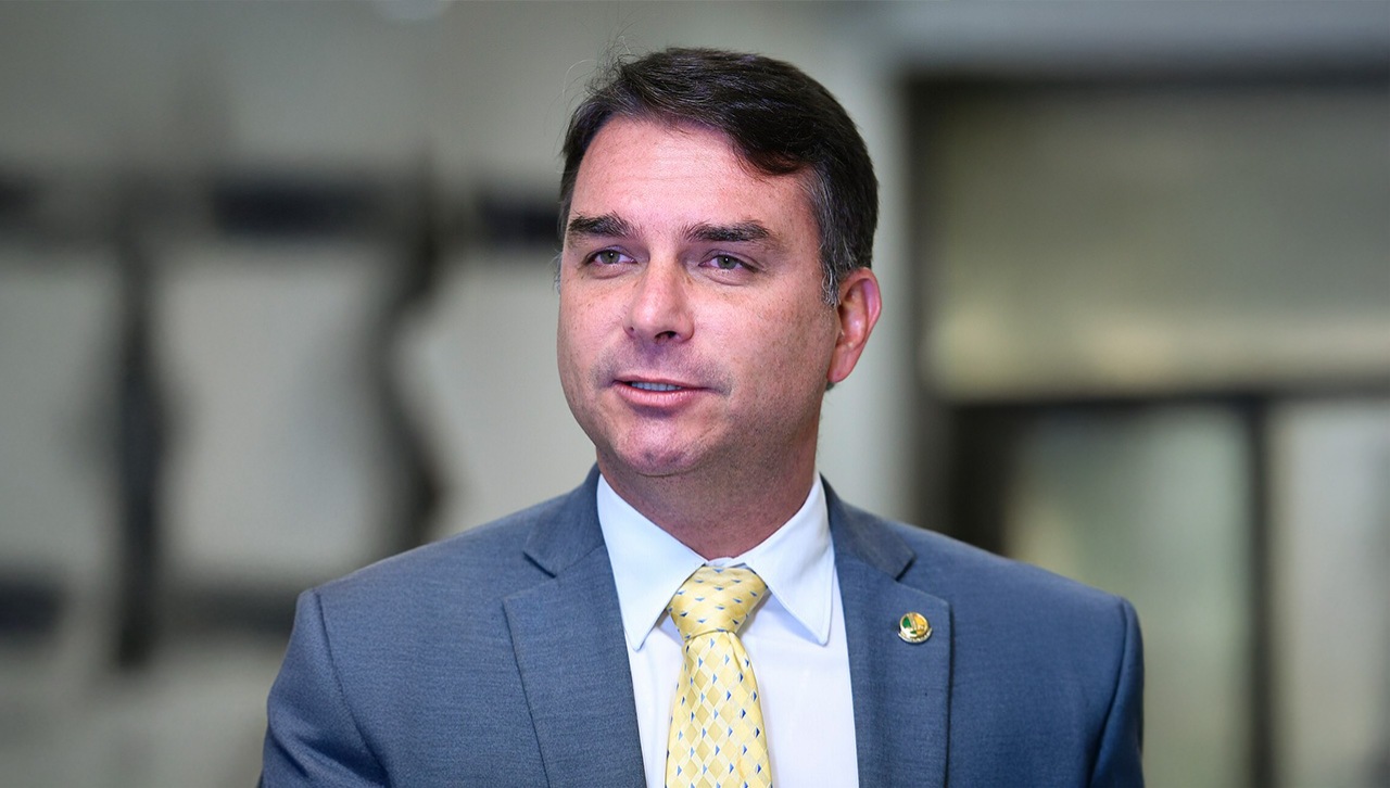 Bolsonaro Flees to US