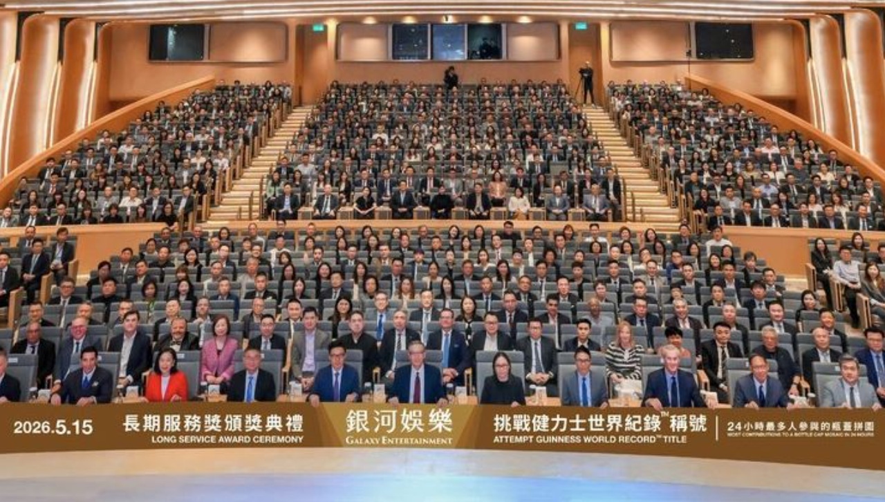 A hall filled with GEG employees