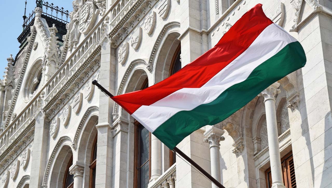 Hungary strips regulator of licensing authority