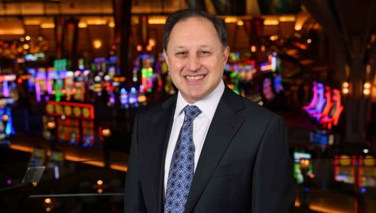 Mohegan hires Scott