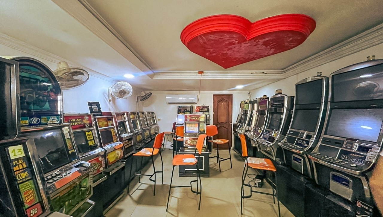 A slot hall with a large red heart on the ceiling